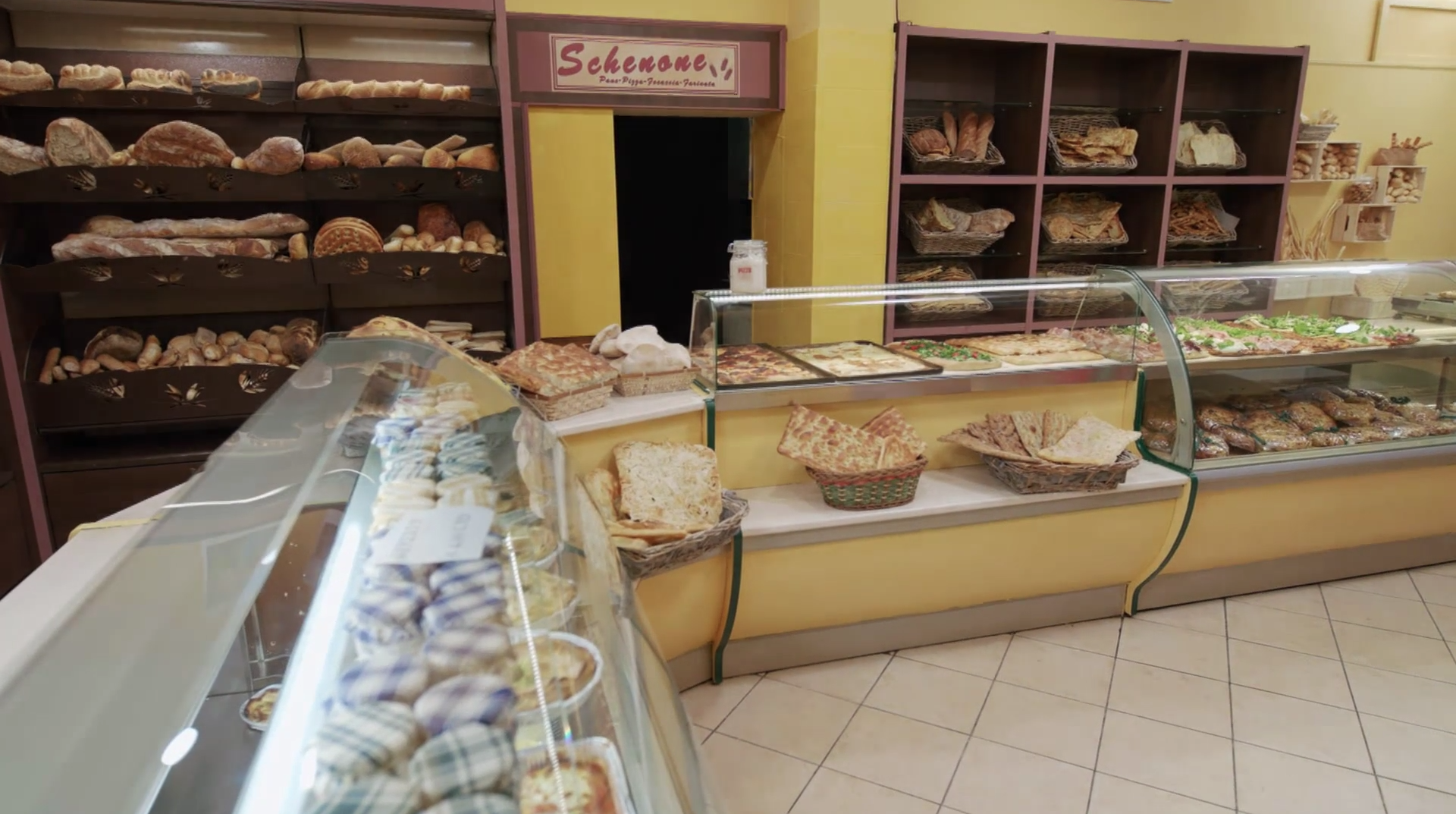 Il bancone del Panificio Schenone